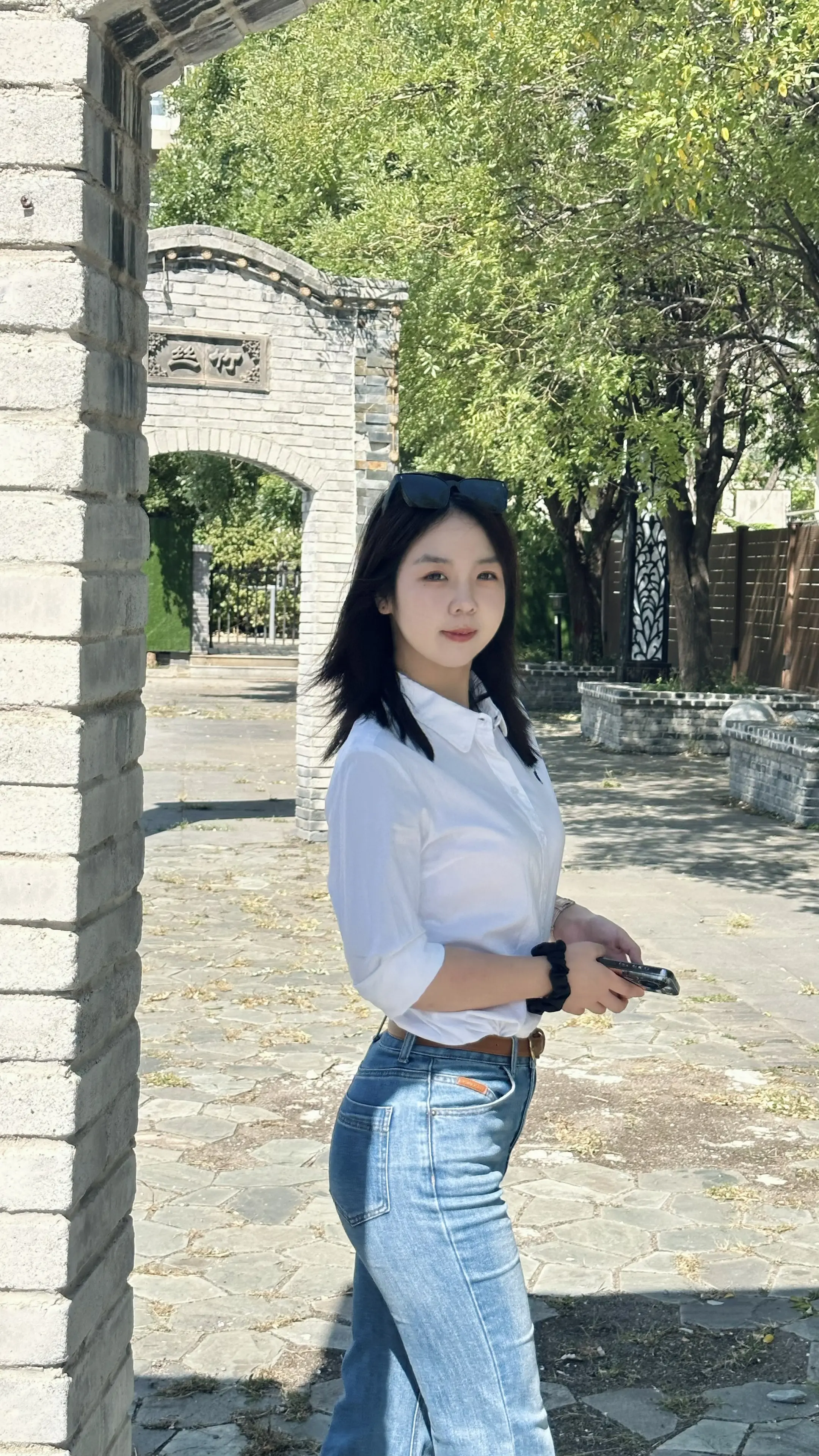 寂寞被染成霜 你的世界出现一位姑娘