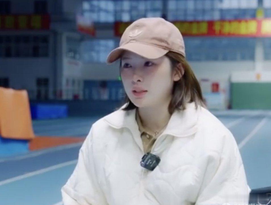 吴艳妮田径 吴艳妮：可能比完下一届奥运会时，我要想想我退役还是继续练。近日，田径