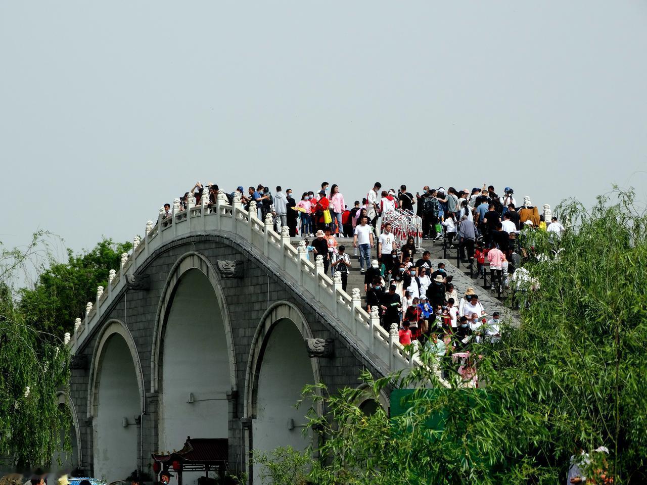 中国旅游又酷起来了
中国旅游正以令人惊叹的姿态强势回归，成为全球旅行者眼中的新宠