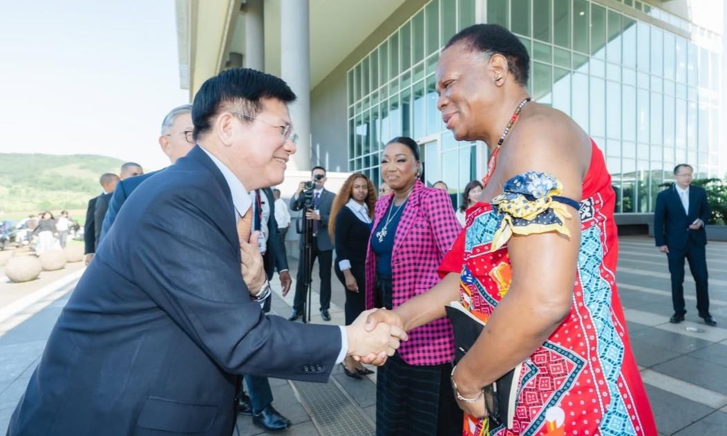 台当局高层秘密抵达非洲，包了一架飞机穿越13国领空，但还是晚了一步：没赶上！
