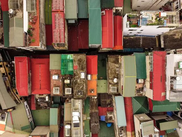 越南独特的建筑风格：“管子屋”，很多房子看起来和管子一样宽