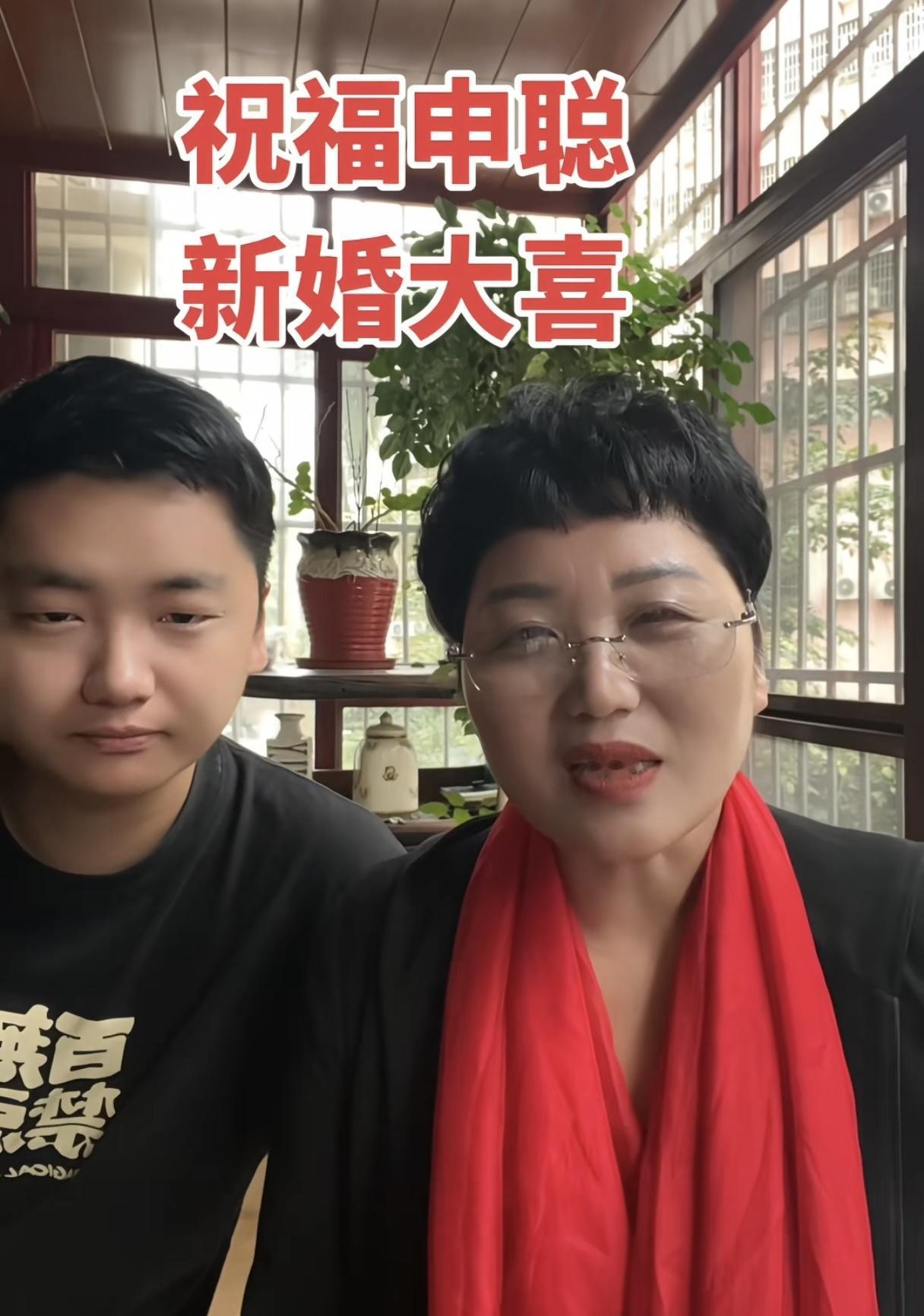 我说怎么没有在申聪的婚礼上看到活宝洋洋呢？原来是娘俩被困在海南了！

现在临近春