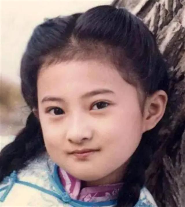 她曾因为扮演“小婉君”一角而出名，一度成为炙手可热的小童星，但后来逐渐淡出观众视
