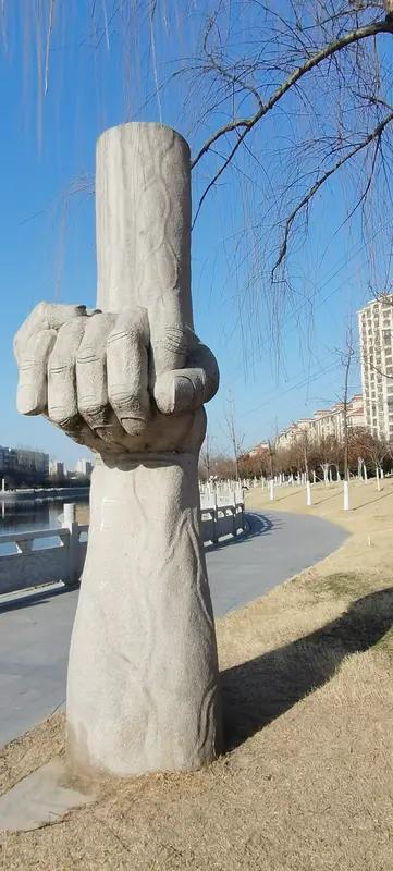 铁腕立足震朝野，
发明技术利国民。
开明胸襟荐贤才，
清廉自爱显官德。[赞][赞