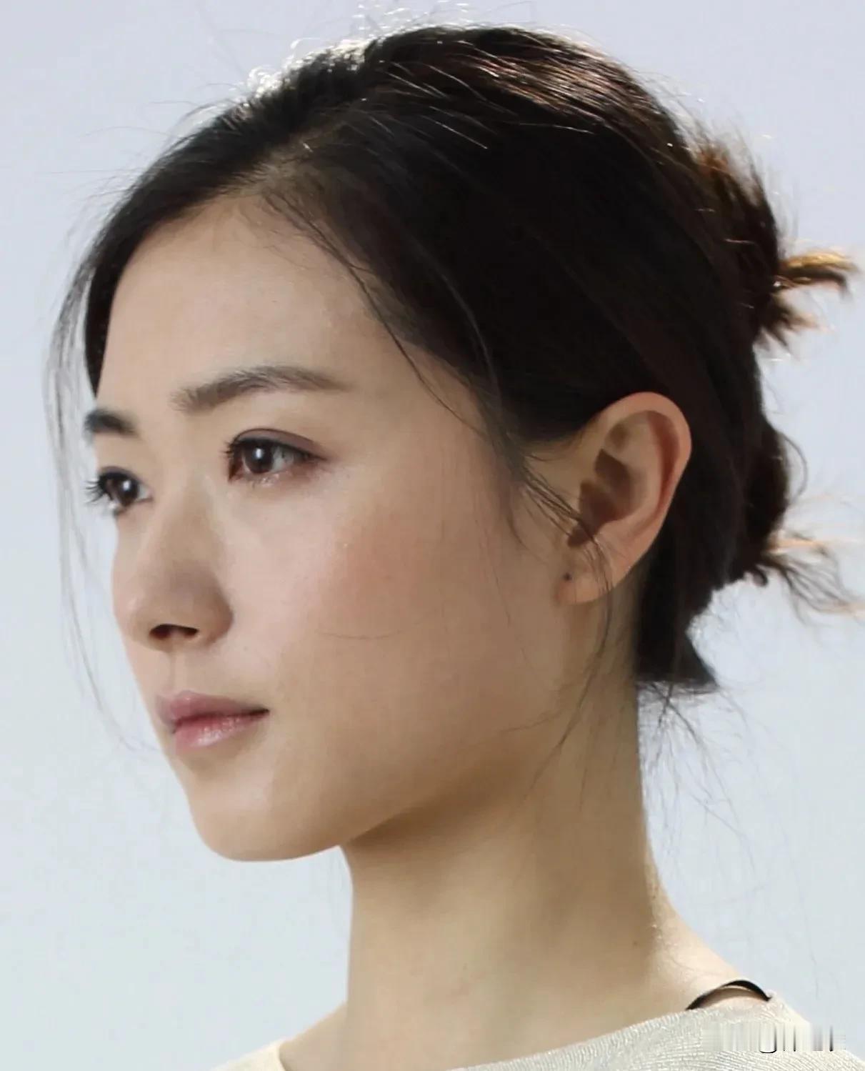 我总觉得万茜的长相，特别像我们村里那种特别厉害，有本事，有自己的事业又或者是有正