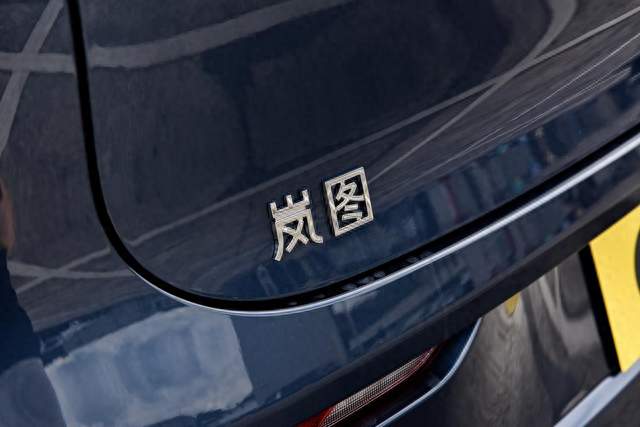 #岚图汽车# 护航校庆盛典，致敬百年学府