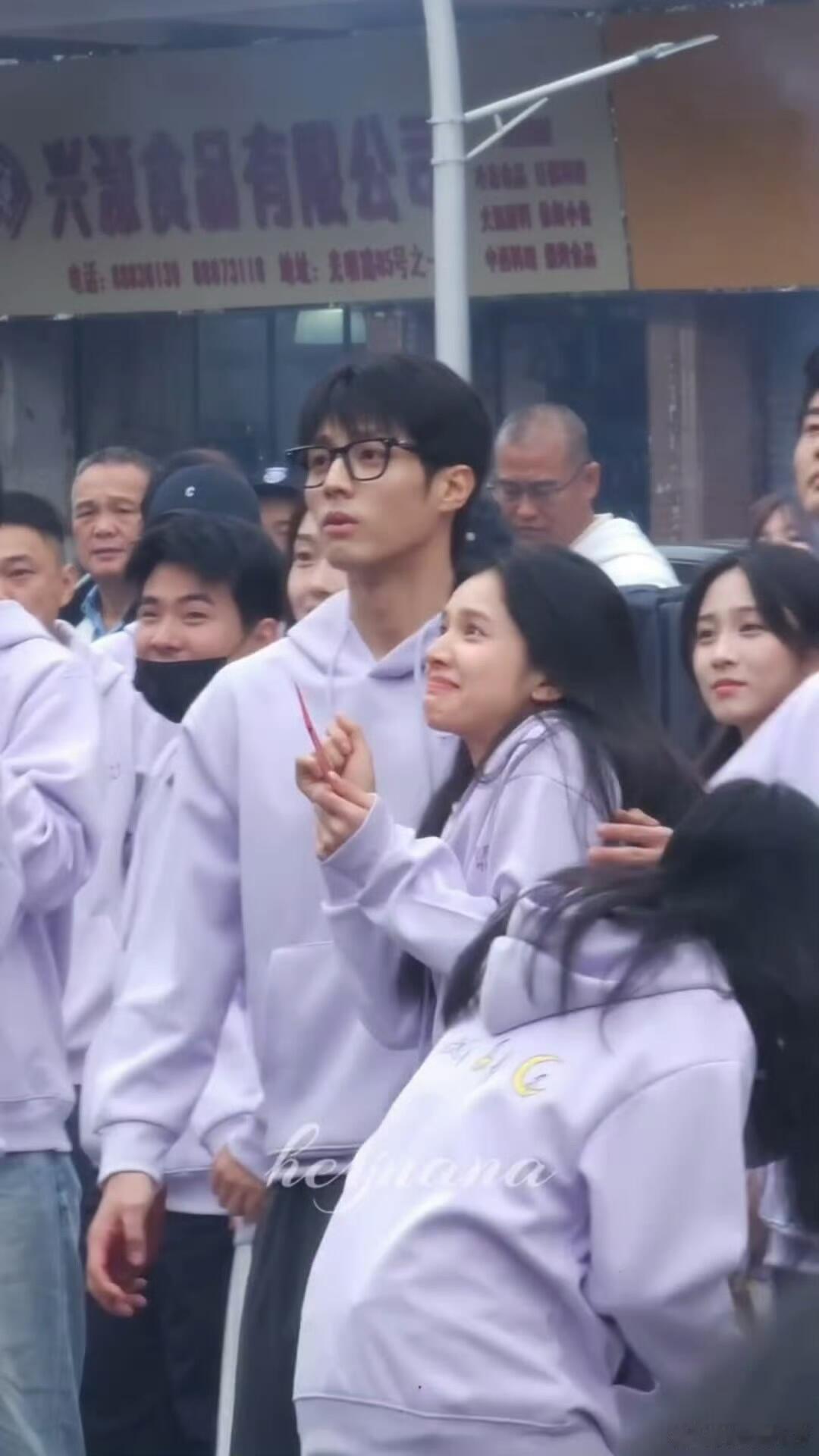 《致我那菜市场的白月光》今日开机路透🍠总制片人：吕含石、田莹监制：李漠Meph