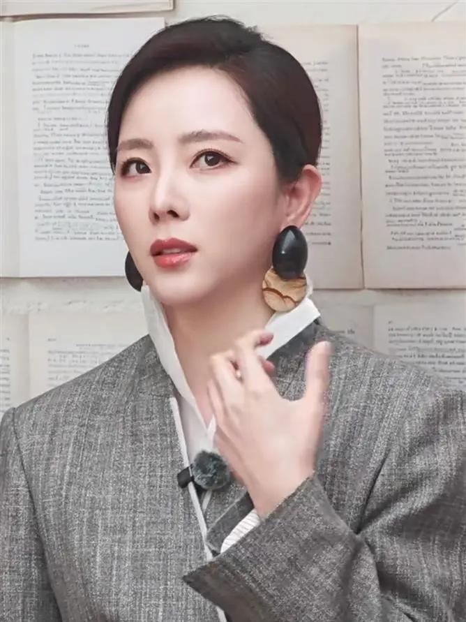 前央视主持人李思思说：“我和我老公是在大学认识的，他是理工男，我们俩又都是彼此的