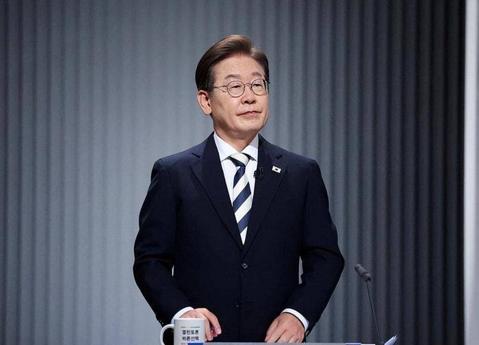 李在明太会了，高市早苗找上门来，他都没答应
据凤凰卫视报道称，韩国总统府青瓦台6
