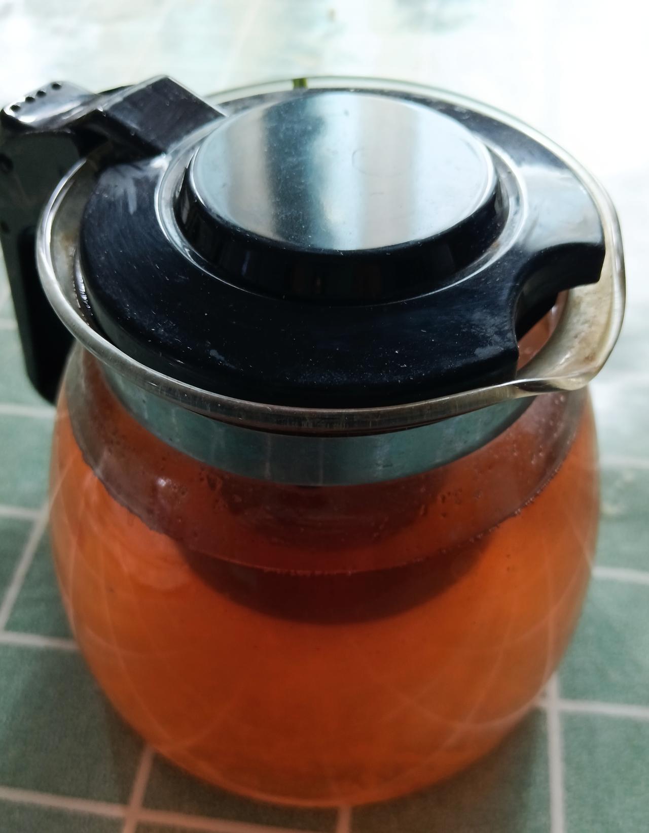立秋已至，天气却依旧很闷热。

上午，老伴去帮邻居修理油烟机，整整忙活了一上午，