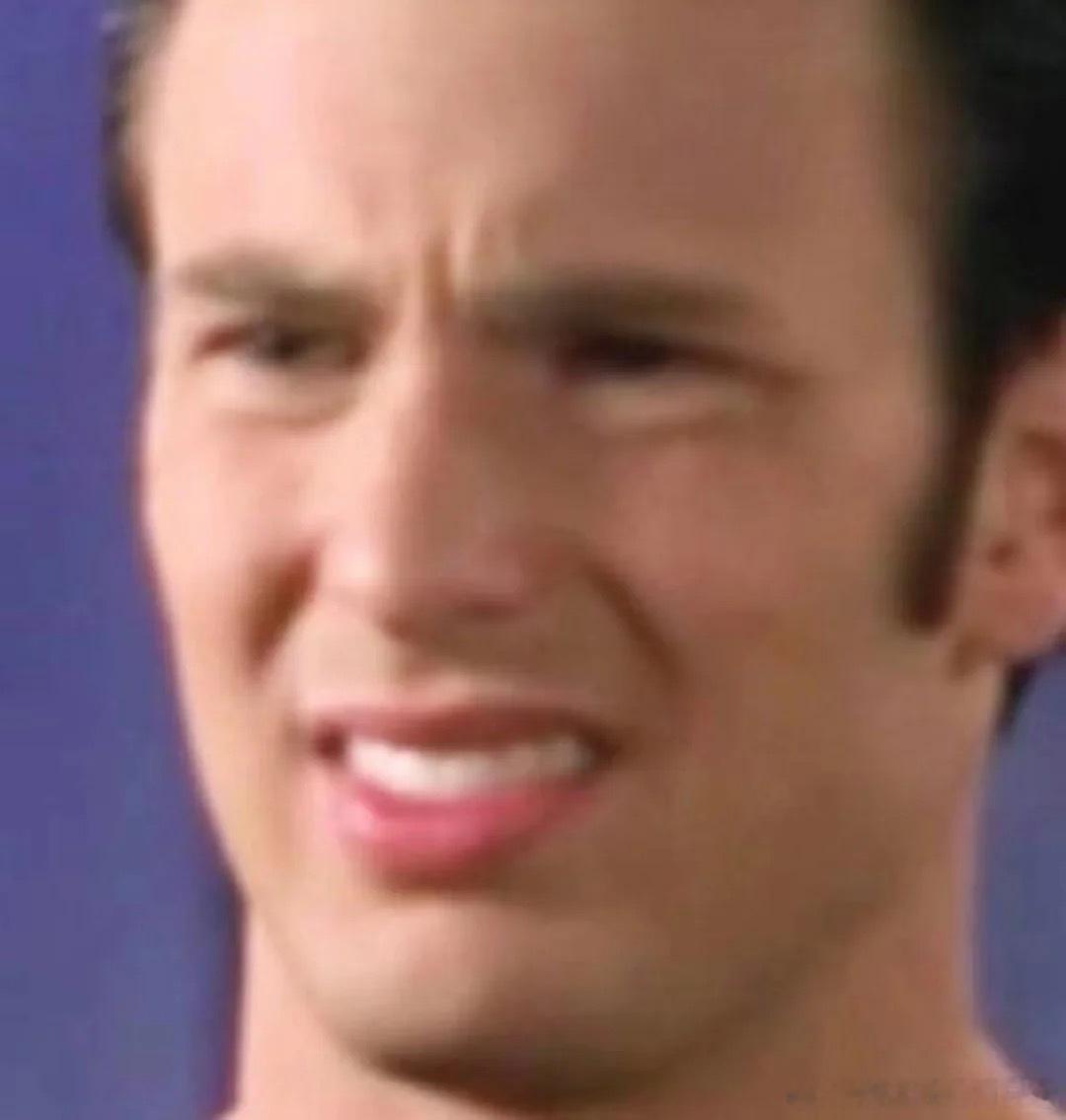 偷偷进化是吧！上海凌晨车内老外秀rap，咬字节奏超专业，还能蹦迪玩游戏，这超前夜