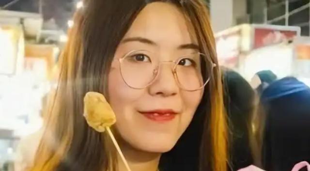 她大概是全地球最“恨”马云的女人，当年在支付宝抽中一个亿，一高兴，立马开始环游世