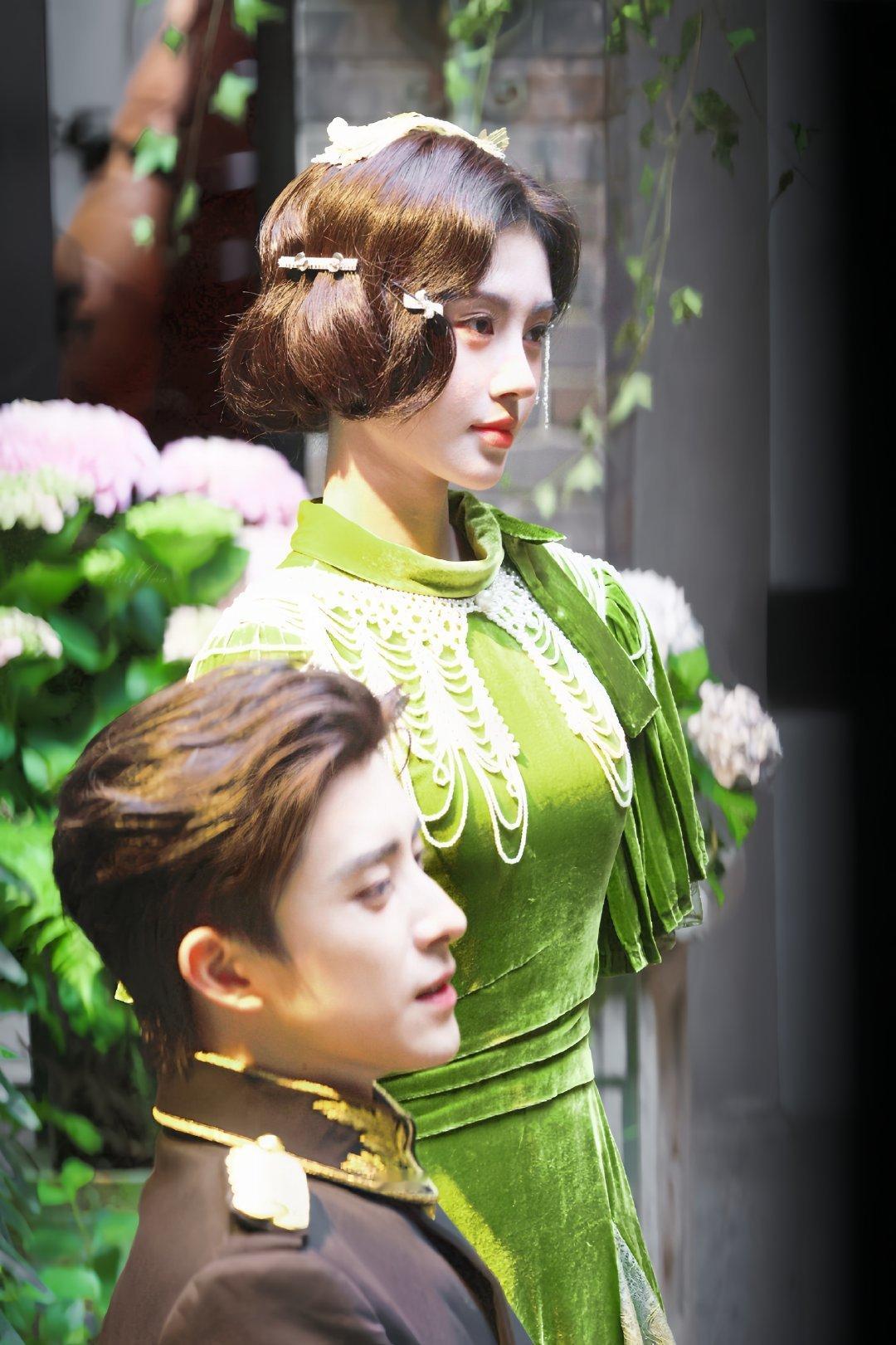 jjy鞠婧祎千香 jjy鞠婧祎姜黎非 “玫瑰之所以是玫瑰，是风与光的眷顾，更是视