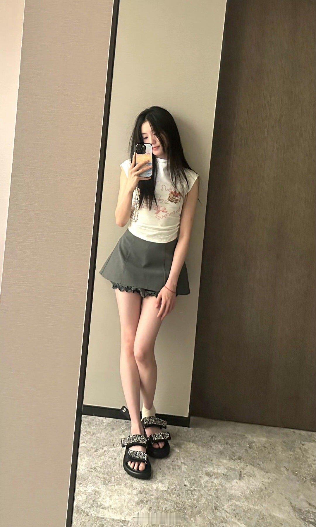请欣赏家存超绝身材比例 ​​​