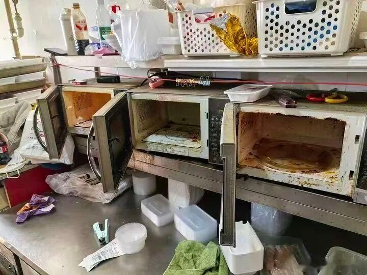 郑州市市场监督管理局日前推出“郑骑先锋随手拍”，发动外卖骑手随手拍下 “幽灵外卖