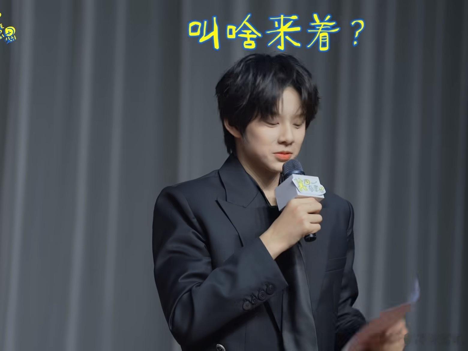 完全小孩偷穿大人衣服 