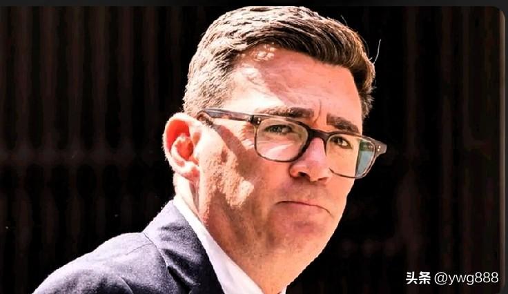 安迪·伯纳姆于周五正式被宣布为英国执政党工党领袖，扫清了下周就任首相的最后一道障
