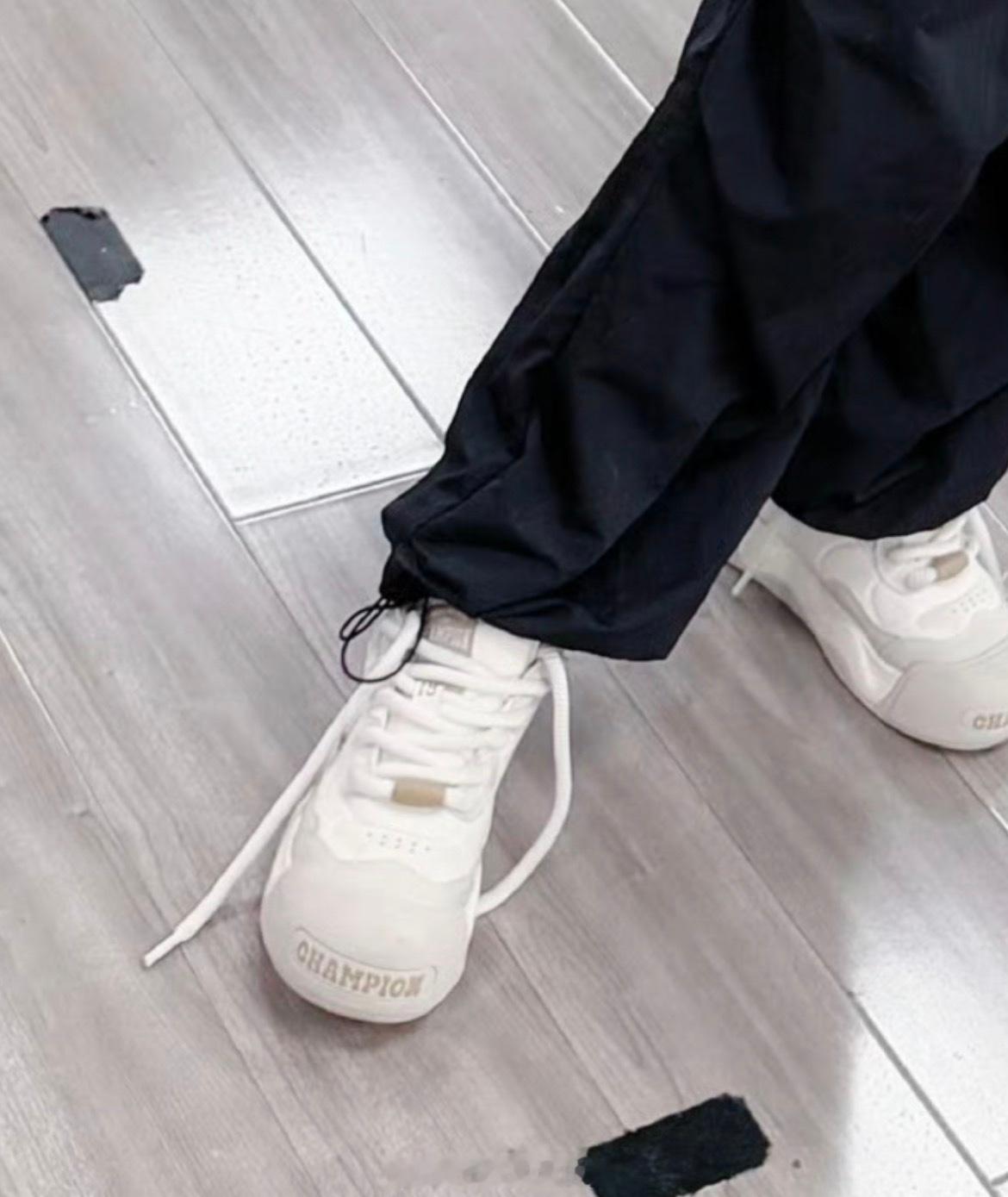 哈哈哈哈哈我能手把手教我家陈浚铭系鞋带吗