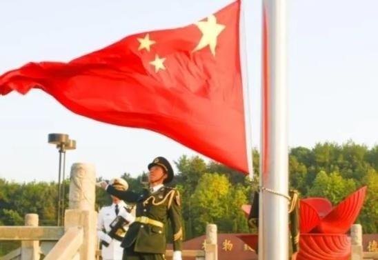 美军为啥不敢动咱的海上闲逛侠815电子侦察船？首先是因为美国佬的火控雷达根本就不