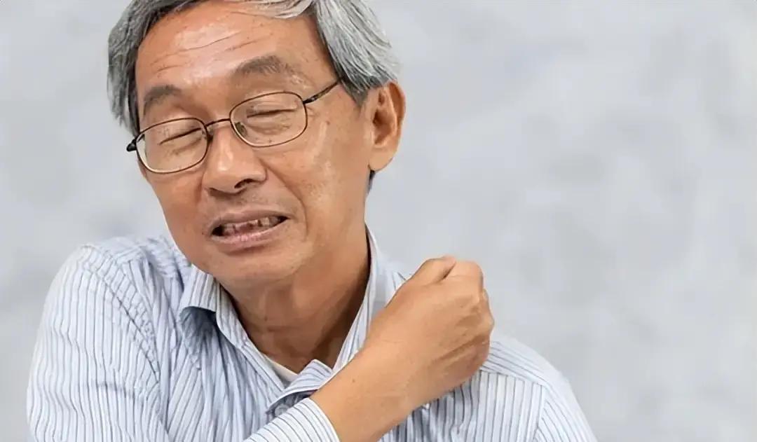 前不久，一位中年男子左肩隐隐作痛，急忙赶去医院挂号，当天上午刚办住院手续，下午就