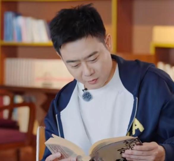 图1️⃣，《人，必须要读书📖》图2️⃣，《还是手机更好看[doge]》 