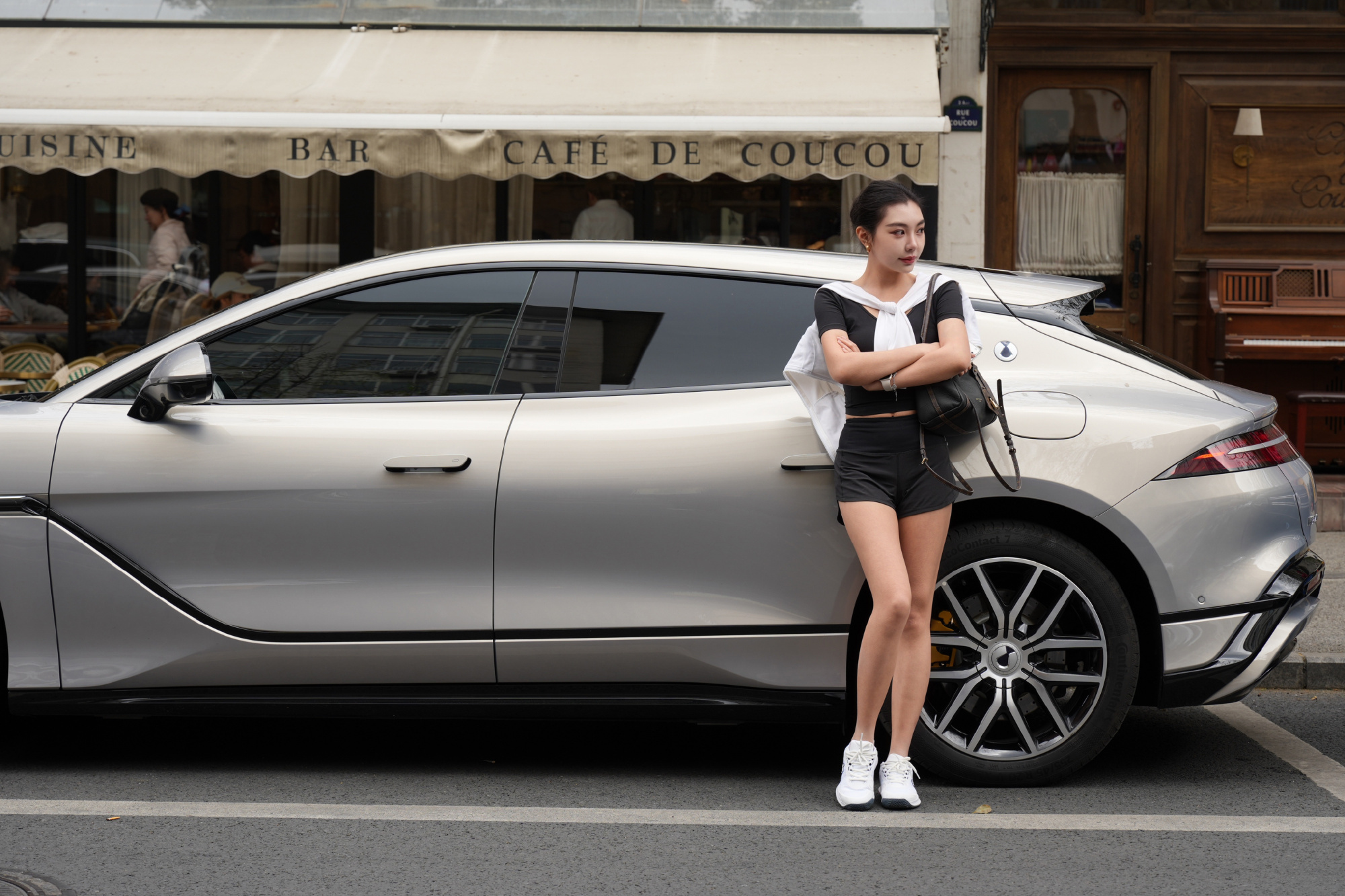 腾势Z9GT作为最原创的新时代猎装车，颜值就是顶，凸凹有致