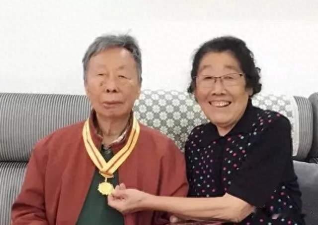 敬一丹家风曝光，千封家书藏真正底蕴