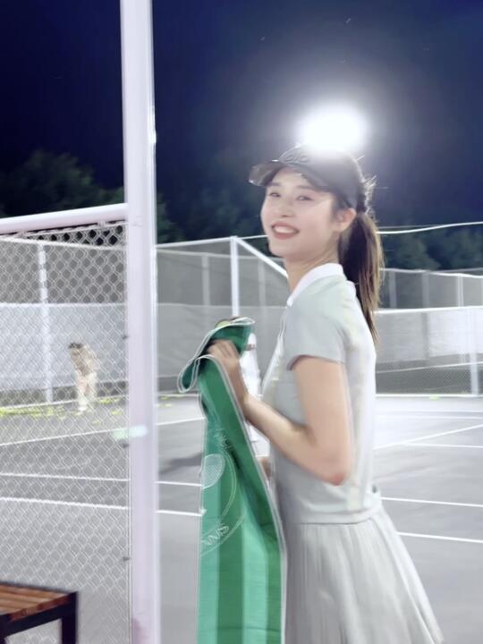 今天的夜场网球场～～网球🎾