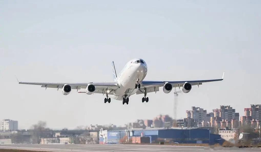 俄罗斯国产大型客机首飞成功，这超乎所有人意料！难怪它要终止与我们合作开发的CR-