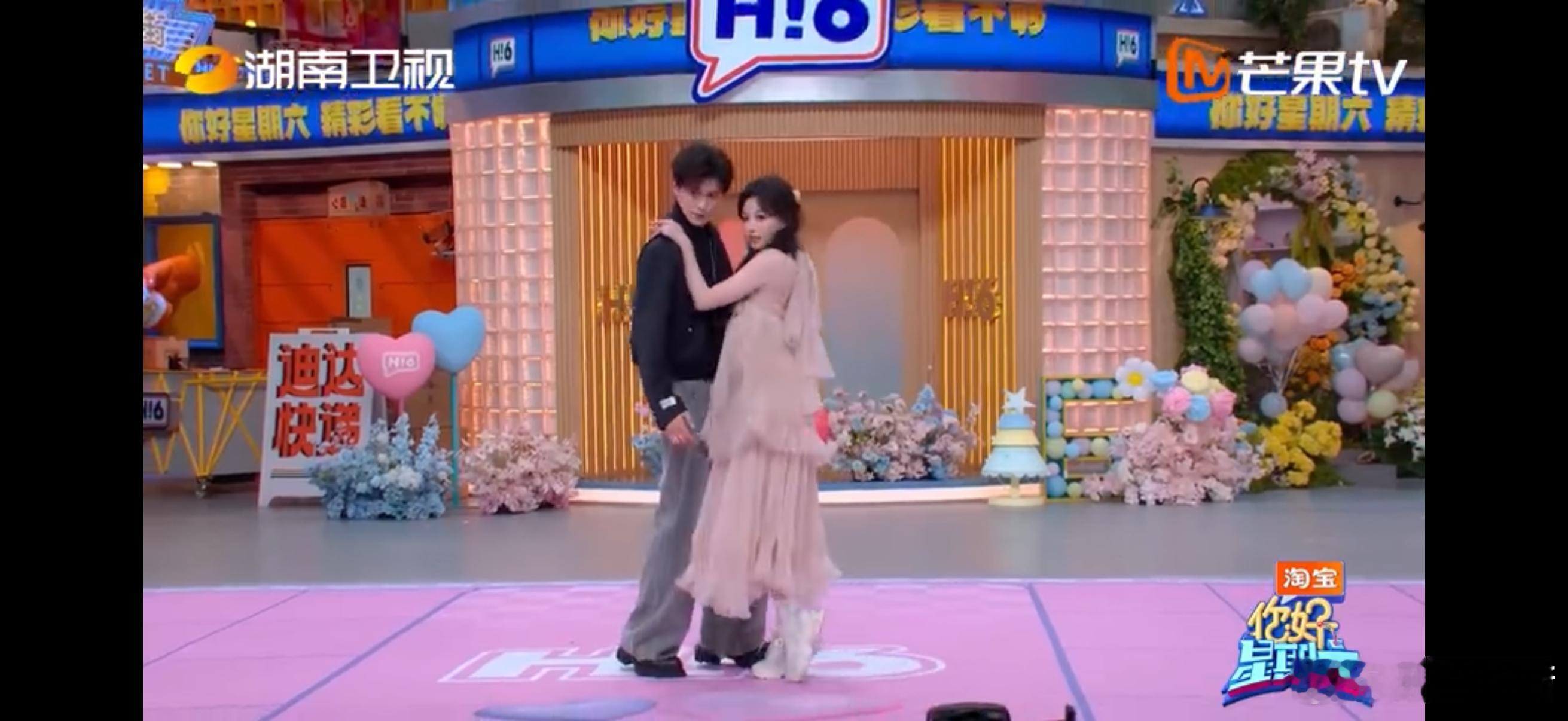 孔雪儿邓凯跳舞好甜你好星期六谁磕疯了！甜蜜必杀技环节，孔雪儿邓凯合跳《煽风点火》
