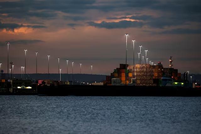 🇺🇸半数美国人认为贸易逆差是一场紧急事件

一项新的民意调查显示，47%的美