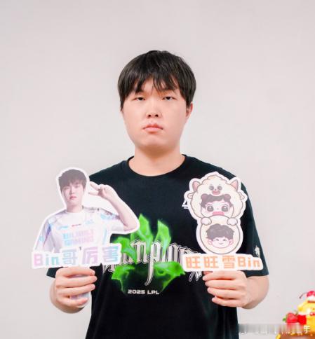 只要BIn回来，丹尼肯定用Bin啊，也不知道圣枪哥怎么想的，要过来打替补BLG圣