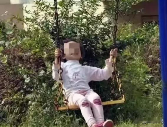 “严惩不贷！”辽宁葫芦岛，一11岁女孩在荡秋千的过程中摔死了，女孩父母悲痛欲绝，