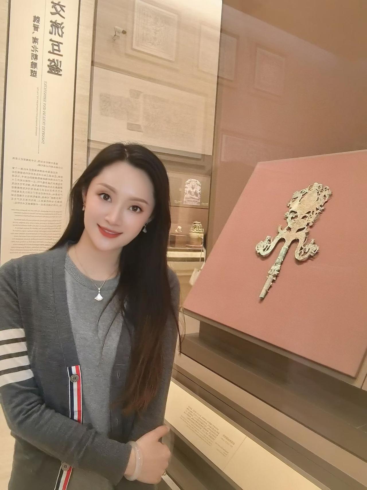 若是明月知我意，请把相思寄千里。