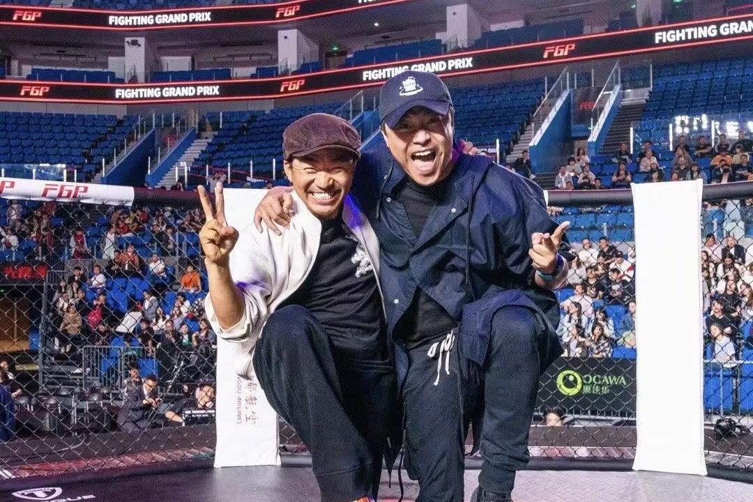 有网友表示，陈思诚之所以帮助陈宝强，是看中了他的价值。
 
也有网友表示，陈思诚