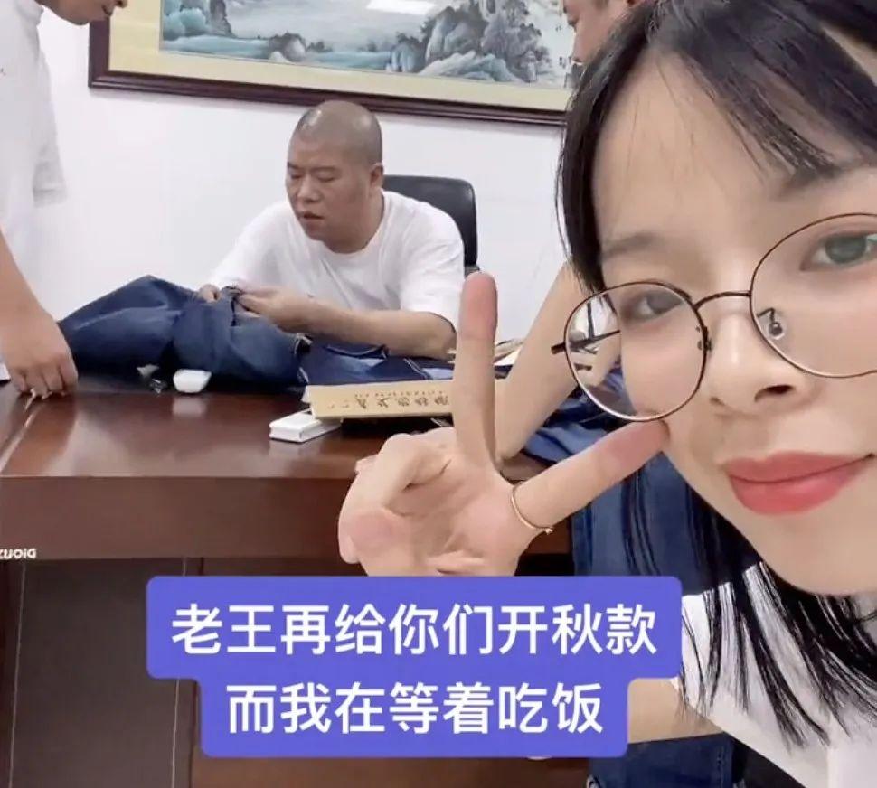 初入职场的小源，进入了一家小公司做会计，在工作岗位上兢兢业业，没想到很快换来了公