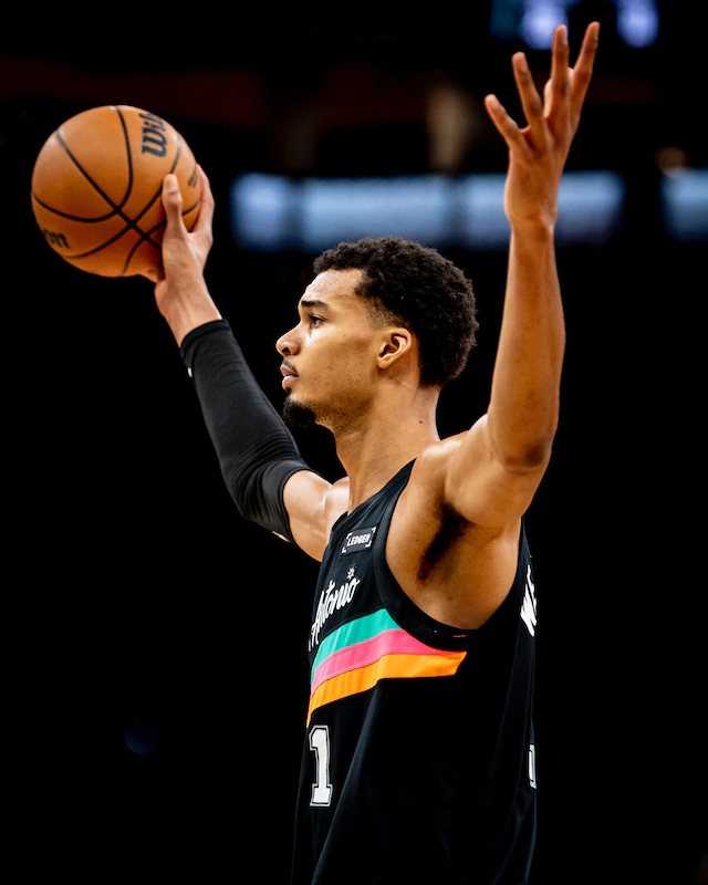 晚安马刺 明年要比今年更更更更更更更好晚安刺蜜明年见晚安心语 ｜文班亚马