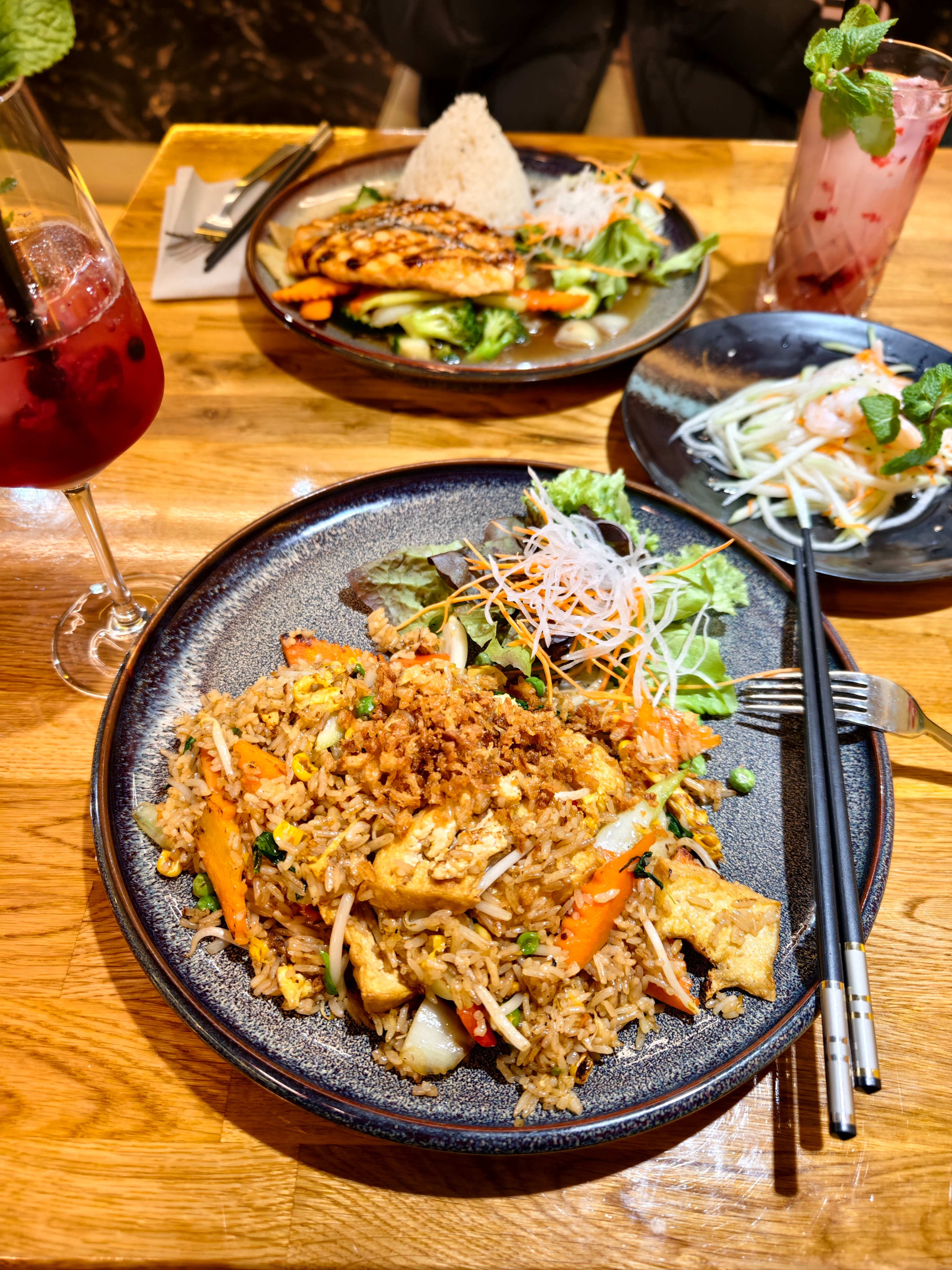 这家这个炒饭很好吃上次吃的TERIYAKI FUSION也还可以但是炒饭尤其好吃