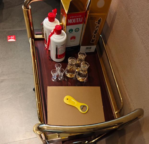 [酸]中国白酒最大的问题，不是年轻人不喝了，也不是卖不动了，而是大家发现：喝了也