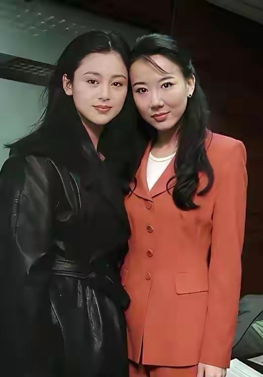 1995年绝版同框！陈红与萧蔷的合影，定格了两岸绝色的惊艳年华 