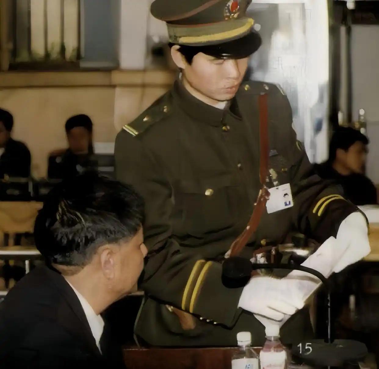 捞人不成，反把自己送进秦城，广西徐炳松的荒诞人生
 
捞人不成，反把自己送进秦城