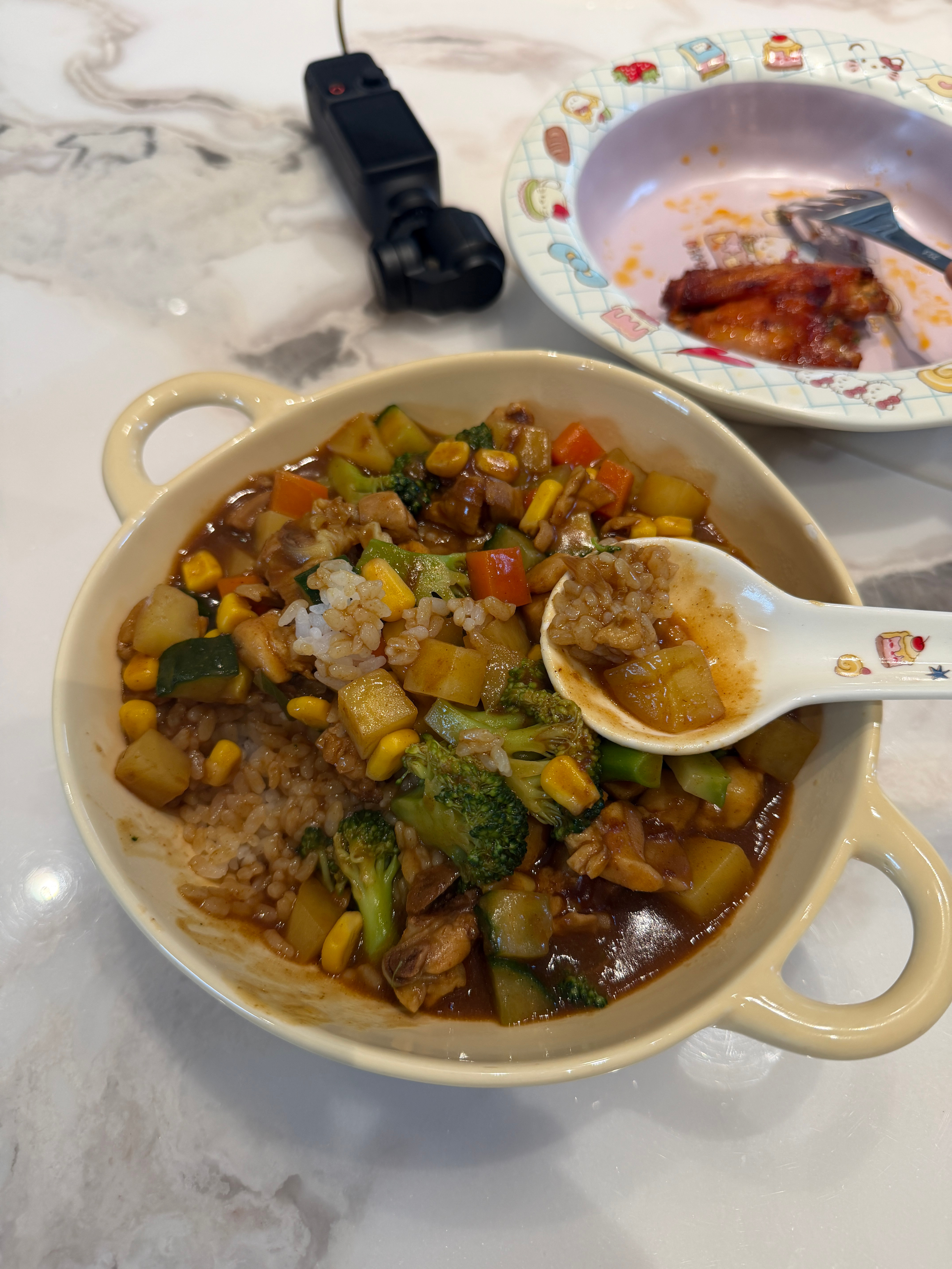 这个是我滴 里面我加了西兰花土豆鸡腿肉玉米粒胡萝卜🥕