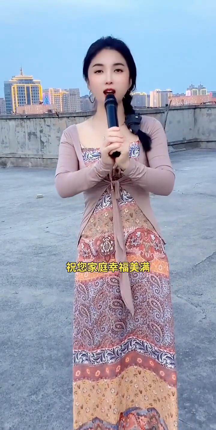 《想你的夜》。
想你的时候只能问月亮，把这首歌送给手机对面有缘的哥哥。如果你的手