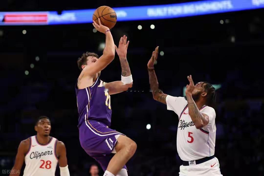 笑傲德比！东契奇23分里夫斯26分 凯斯勒22+6帽 湖人6人上双胜快船北京时间