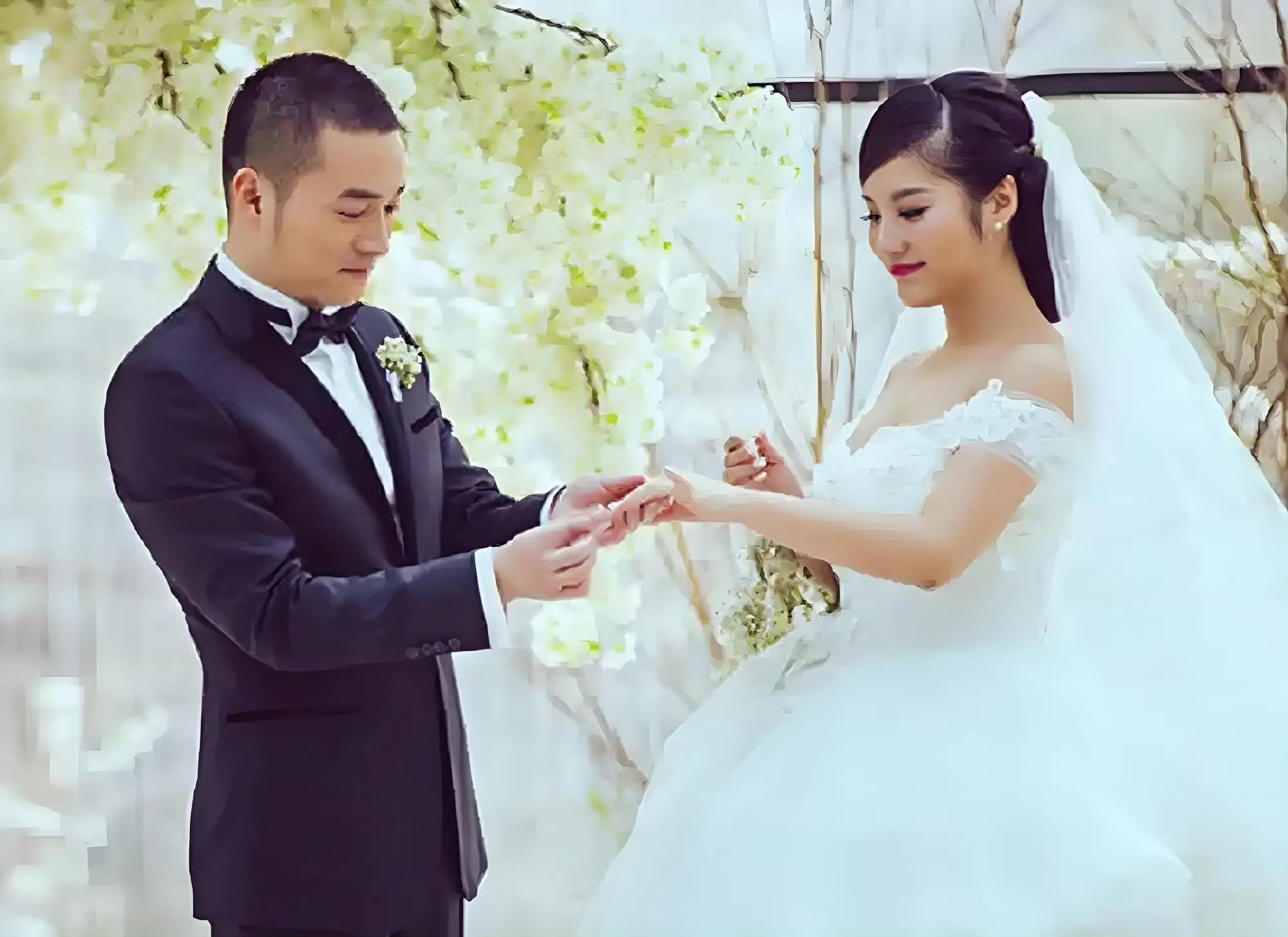 时隔五年更新微博，喻恩泰回应婚变风波称：为孩子忍辱多年，家丑未外扬；离婚纠纷已持