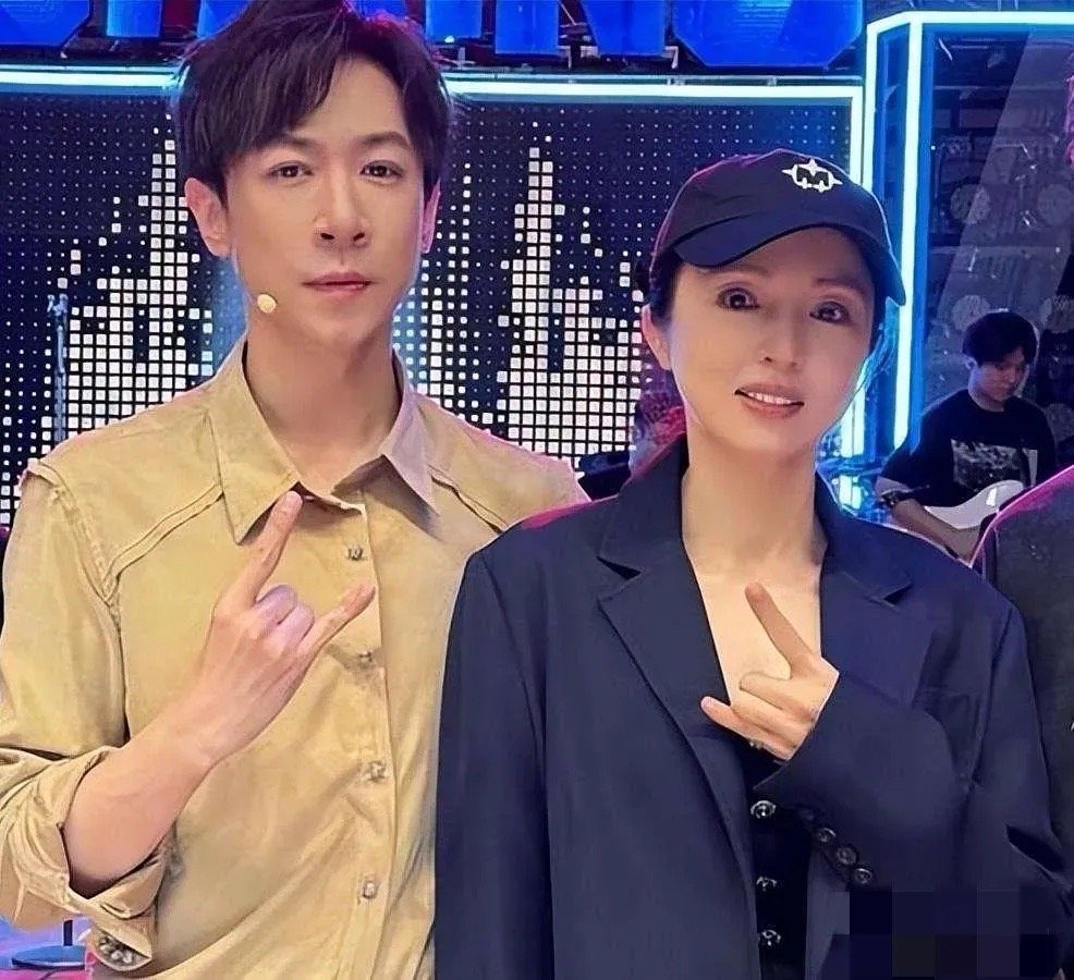 董璇真是人间清醒，暗中防备张维伊，透露二婚后其实是与丈夫分开居住的!“因为有孩子