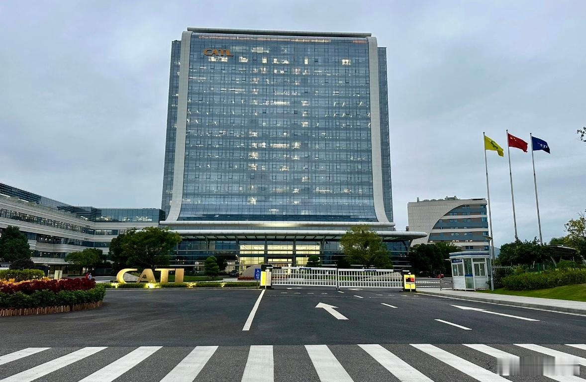 宁德时代 2026 Q1 营业数据• 营收：1291.31 亿元，+52.45%