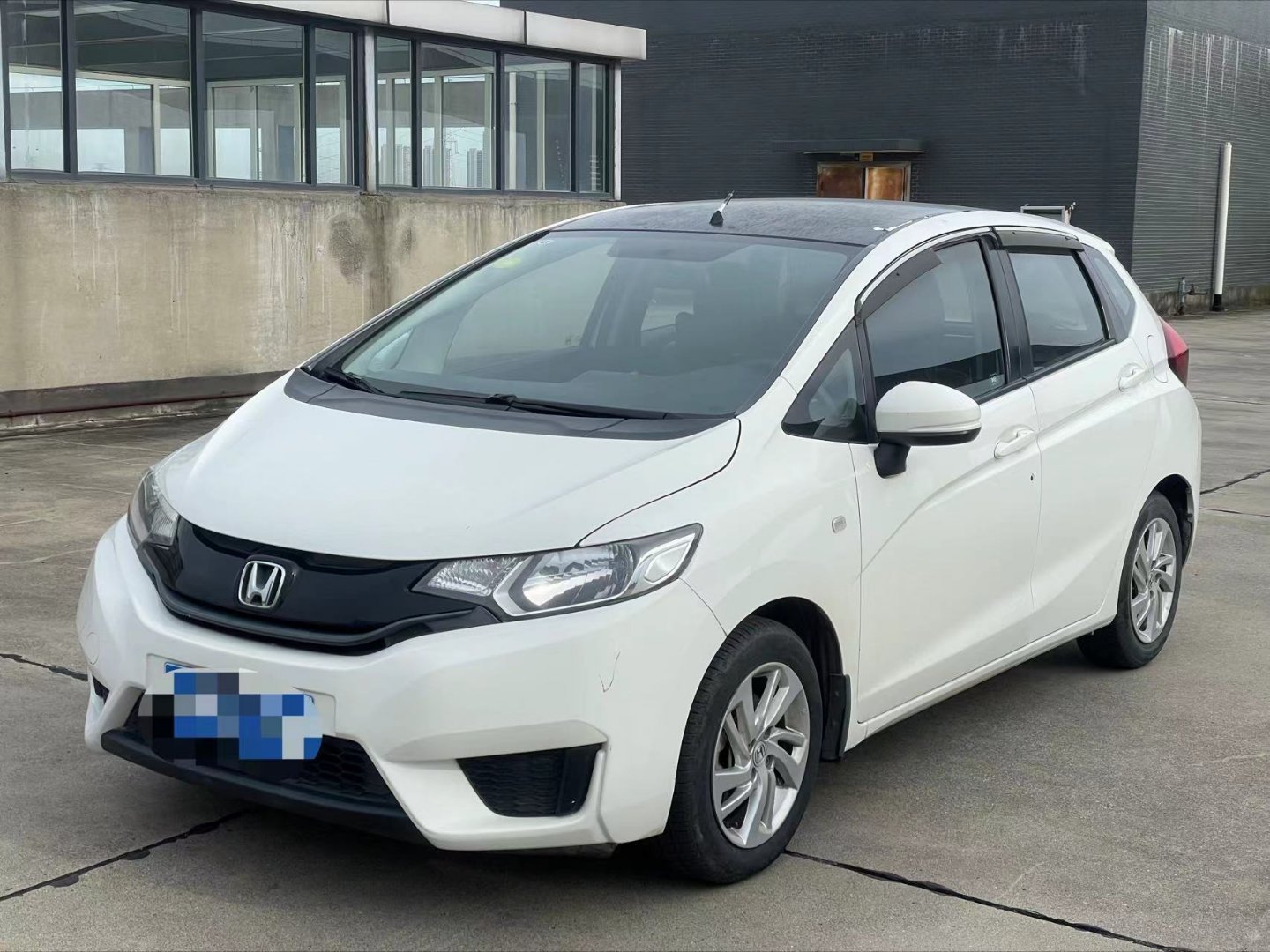 小小飞度到店2016年8月上牌 1.5 L自动挡  6万多公里，原版车况，四条准