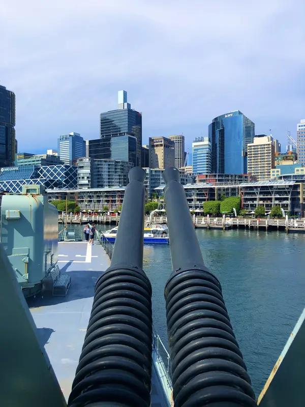 美国的“炮舰政策”那可是扰乱国际关系的大麻烦。从历史上看，19世纪末美国就用这招