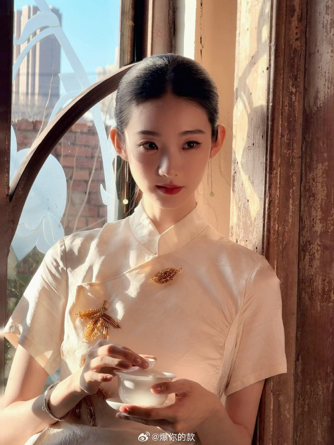 张艺凡好国泰民安的一张脸张艺凡清冷系美人  她真的好适合穿简单衣服，不用硬凹，那